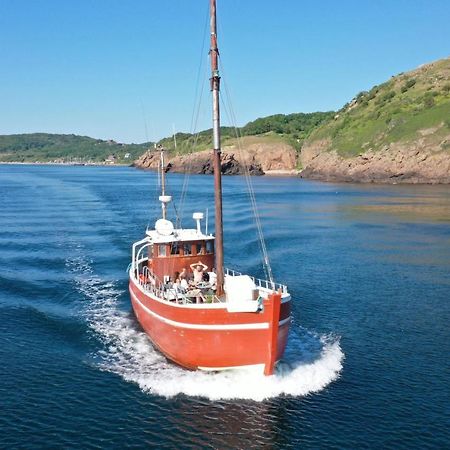 Varra Water - Unique Boat Accomodation - Bornholm 内克瑟 外观 照片