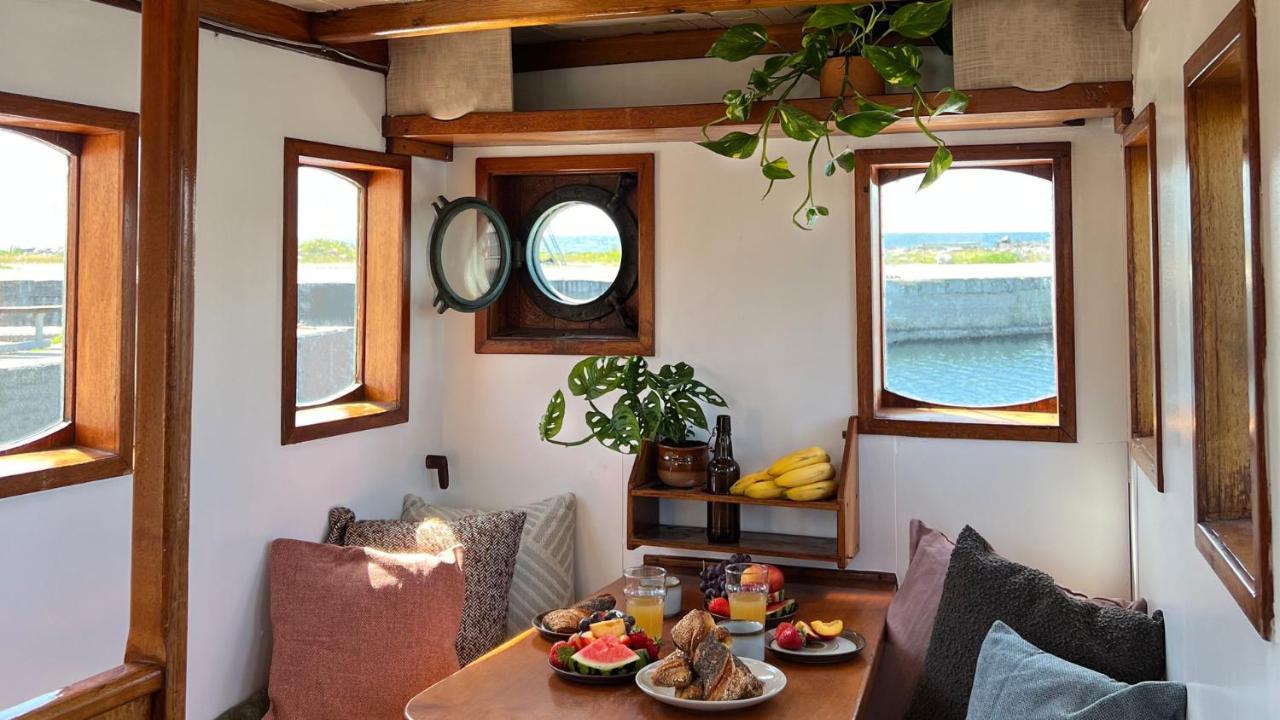 Varra Water - Unique Boat Accomodation - Bornholm 内克瑟 外观 照片