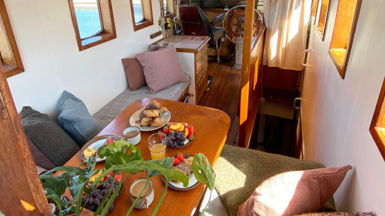 Varra Water - Unique Boat Accomodation - Bornholm 内克瑟 外观 照片