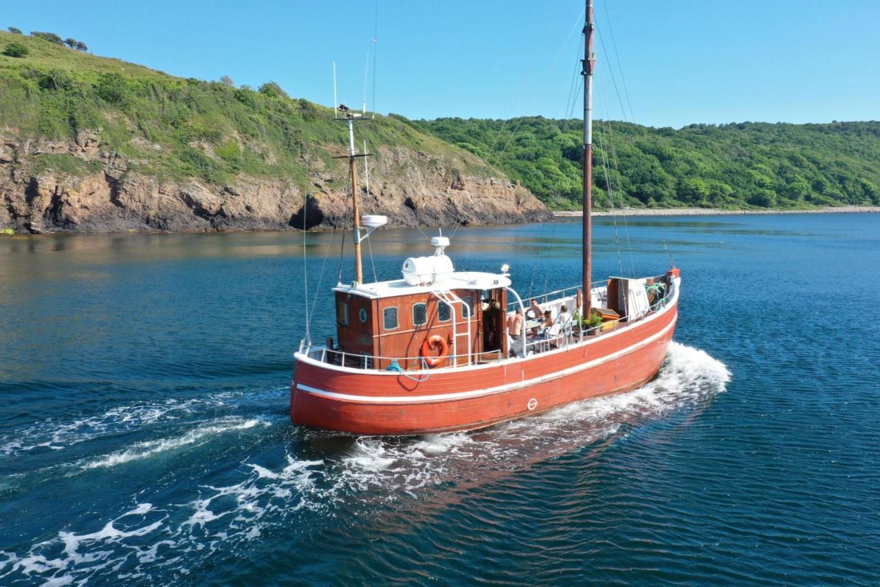Varra Water - Unique Boat Accomodation - Bornholm 内克瑟 外观 照片