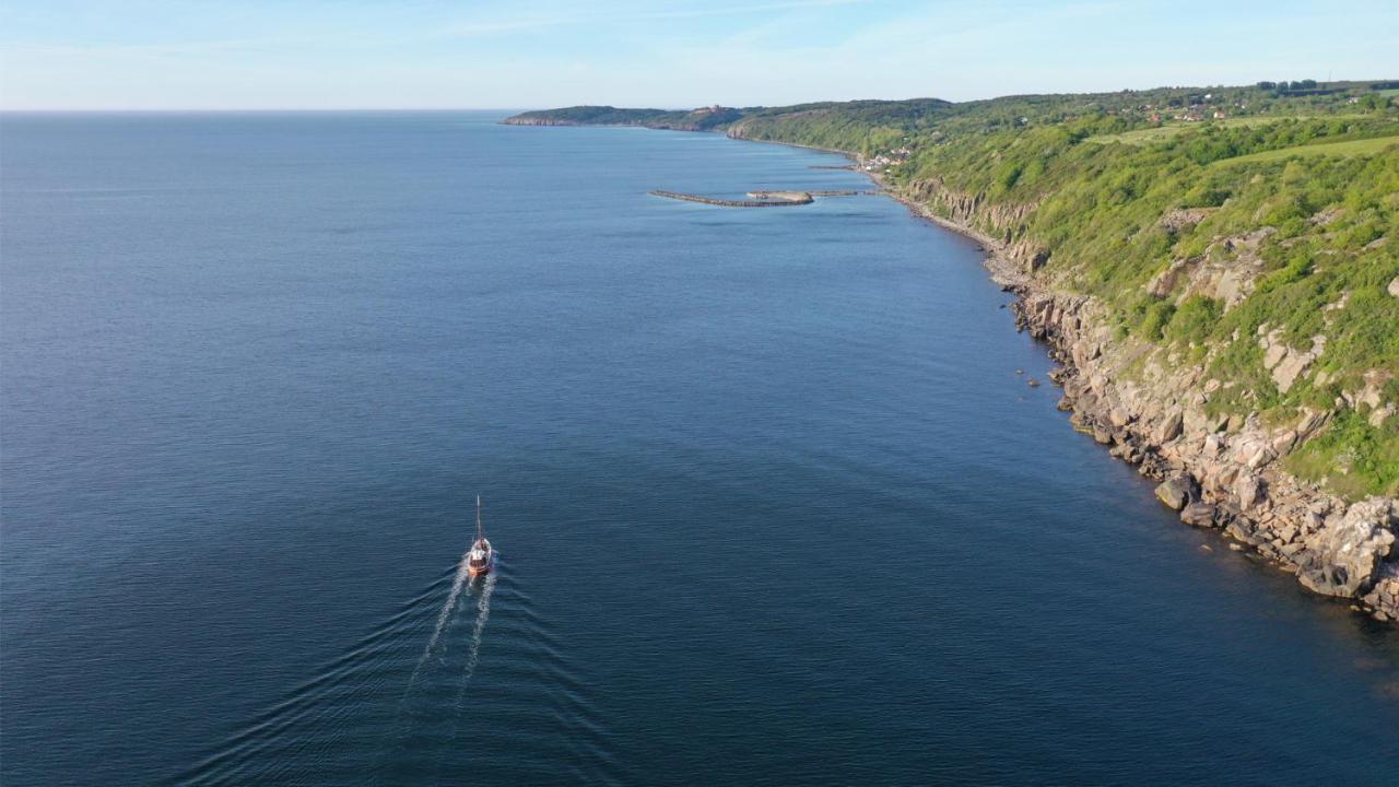 Varra Water - Unique Boat Accomodation - Bornholm 内克瑟 外观 照片
