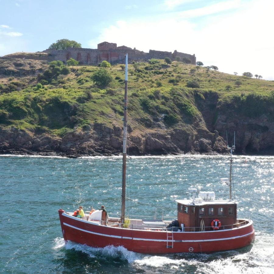 Varra Water - Unique Boat Accomodation - Bornholm 内克瑟 外观 照片